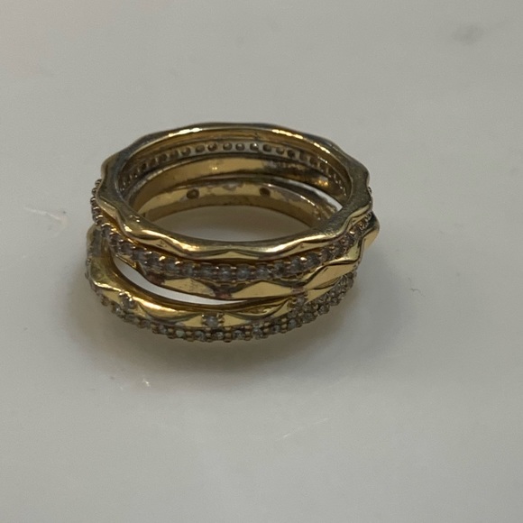 ❌SOLD❌ ✨4X HP✨ Ann Taylor crystal stacking gold ring set size 7 - Picture 2 of 6